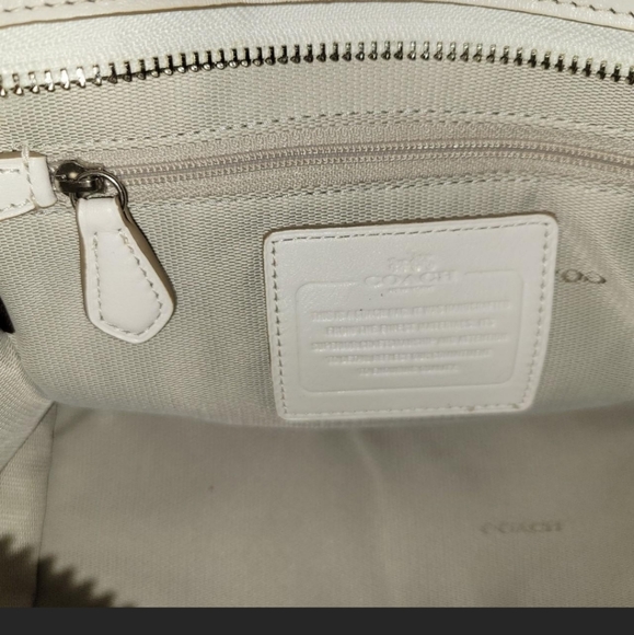 Authentic Coach pearl color handbag - Picture 4 of 7